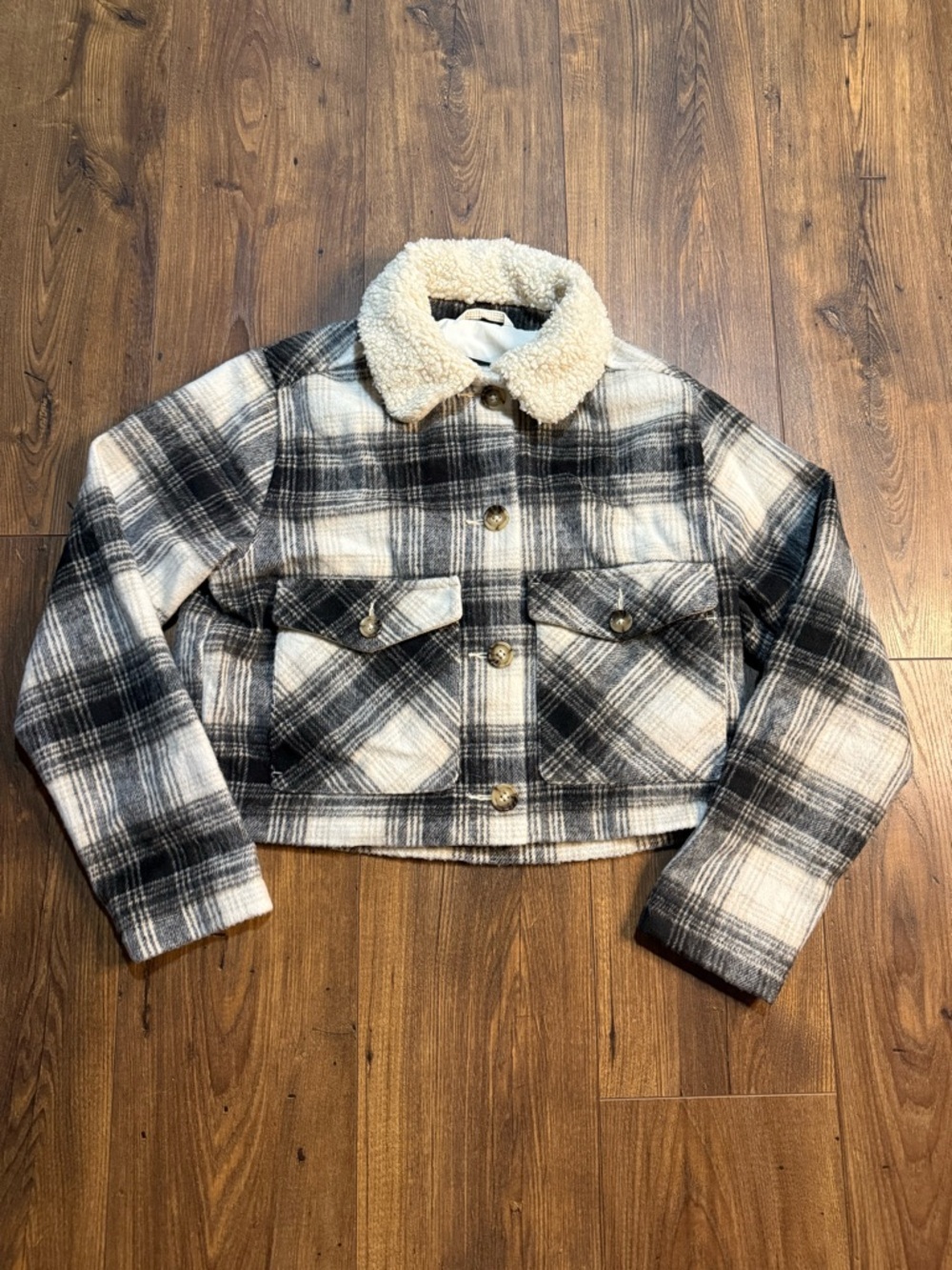 Hollister Women’s Plaid Cropped Jacket Sherpa Collar Black & White Size XS